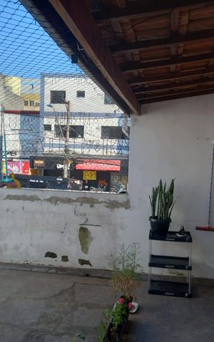 Casa à venda com 387m², 6 quartos e 2 vagas Casa à venda com 387m², 6 quartos e 2 vagasÁrea externa
