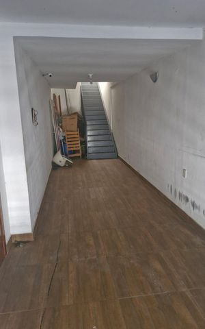 Casa à venda com 387m², 6 quartos e 2 vagas Casa à venda com 387m², 6 quartos e 2 vagasÁrea externa