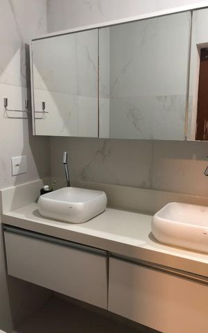 Casa à venda com 387m², 6 quartos e 2 vagas Casa à venda com 387m², 6 quartos e 2 vagasBanheiro