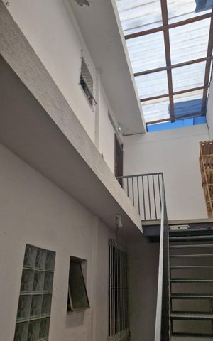 Casa à venda com 387m², 6 quartos e 2 vagas Casa à venda com 387m², 6 quartos e 2 vagasÁrea externa