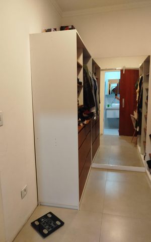 Casa à venda com 387m², 6 quartos e 2 vagas Casa à venda com 387m², 6 quartos e 2 vagasCloset