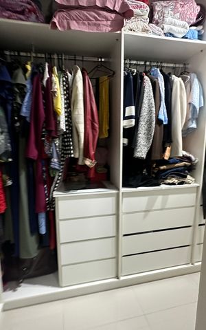 Casa de condomínio à venda com 200m², 4 quartos e 4 vagas Casa de condomínio à venda com 200m², 4 quartos e 4 vagasCloset da suíte