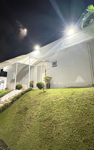 Casa de condomínio à venda com 200m², 4 quartos e 4 vagas Casa de condomínio à venda com 200m², 4 quartos e 4 vagasQuintal
