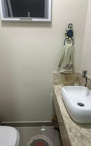 Casa de condomínio à venda com 200m², 4 quartos e 4 vagas Casa de condomínio à venda com 200m², 4 quartos e 4 vagasLavabo