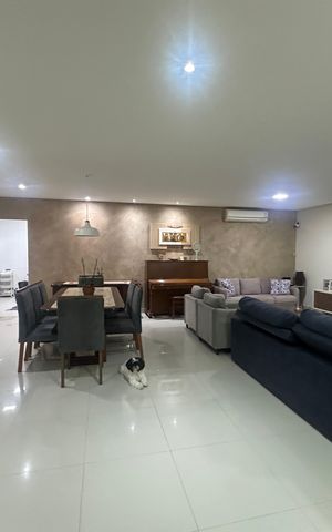 Casa de condomínio à venda com 200m², 4 quartos e 4 vagas Casa de condomínio à venda com 200m², 4 quartos e 4 vagasSala