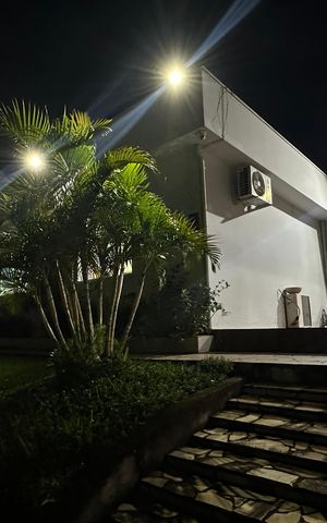 Casa de condomínio à venda com 200m², 4 quartos e 4 vagas Casa de condomínio à venda com 200m², 4 quartos e 4 vagasQuintal