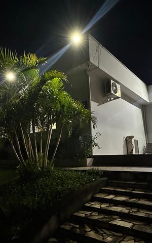 Casa de condomínio à venda com 200m², 4 quartos e 4 vagas Casa de condomínio à venda com 200m², 4 quartos e 4 vagasQuintal