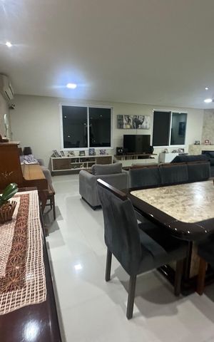 Casa de condomínio à venda com 200m², 4 quartos e 4 vagas Casa de condomínio à venda com 200m², 4 quartos e 4 vagasSala
