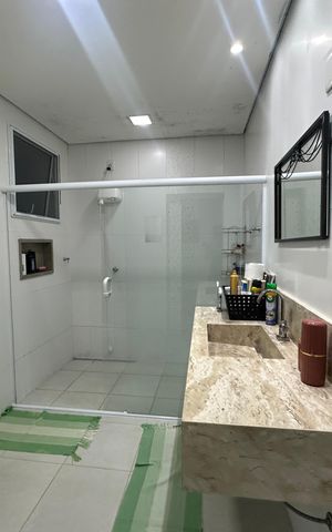 Casa de condomínio à venda com 200m², 4 quartos e 4 vagas Casa de condomínio à venda com 200m², 4 quartos e 4 vagasBanheiro da Suíte