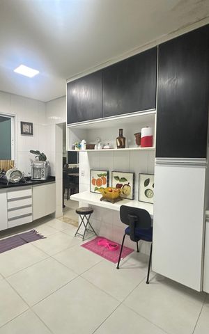 Casa de condomínio à venda com 200m², 4 quartos e 4 vagas Casa de condomínio à venda com 200m², 4 quartos e 4 vagasCozinha