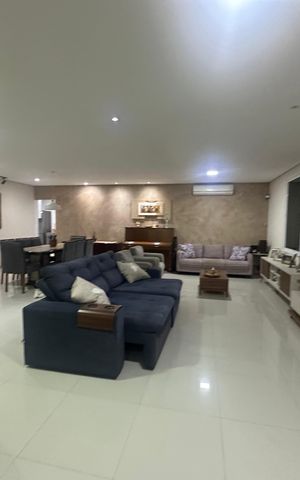 Casa de condomínio à venda com 200m², 4 quartos e 4 vagas Casa de condomínio à venda com 200m², 4 quartos e 4 vagasSala