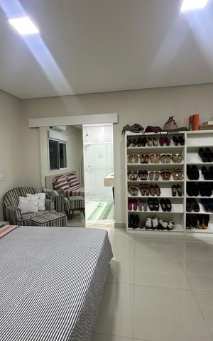 Casa de condomínio à venda com 200m², 4 quartos e 4 vagas Casa de condomínio à venda com 200m², 4 quartos e 4 vagasSuíte