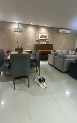 Casa de condomínio à venda com 200m², 4 quartos e 4 vagas Casa de condomínio à venda com 200m², 4 quartos e 4 vagasSala
