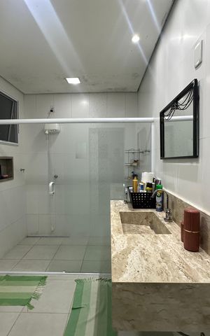 Casa de condomínio à venda com 200m², 4 quartos e 4 vagas Casa de condomínio à venda com 200m², 4 quartos e 4 vagasBanheiro da Suíte
