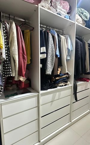 Casa de condomínio à venda com 200m², 4 quartos e 4 vagas Casa de condomínio à venda com 200m², 4 quartos e 4 vagasCloset da suíte