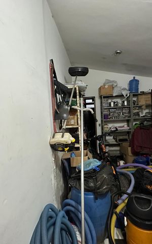 Casa de condomínio à venda com 200m², 4 quartos e 4 vagas Casa de condomínio à venda com 200m², 4 quartos e 4 vagasDeposito