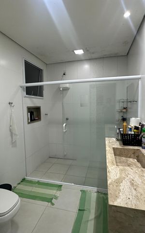 Casa de condomínio à venda com 200m², 4 quartos e 4 vagas Casa de condomínio à venda com 200m², 4 quartos e 4 vagasBanheiro da Suíte