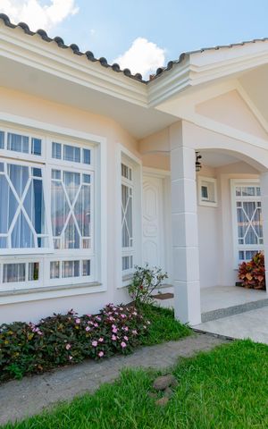 Casa à venda com 200m², 3 quartos e 4 vagas