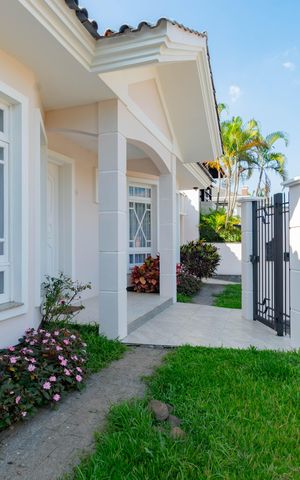 Casa à venda com 200m², 3 quartos e 4 vagas