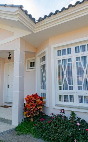 Casa à venda com 200m², 3 quartos e 4 vagas
