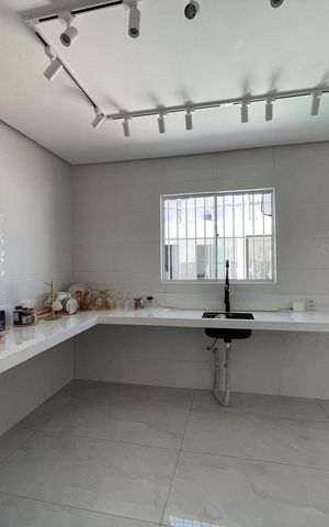 Casa à venda com 100m², 4 quartos e 2 vagas