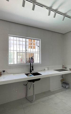 Casa à venda com 100m², 4 quartos e 2 vagas