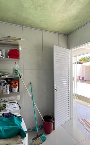 Casa à venda com 100m², 4 quartos e 2 vagas