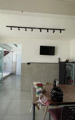 Casa à venda com 100m², 4 quartos e 2 vagas