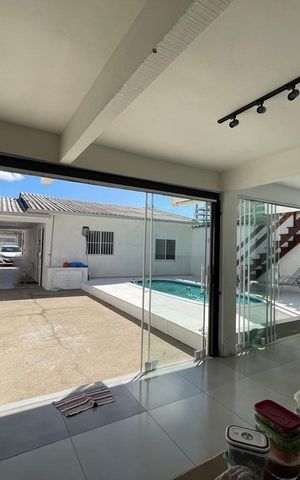 Casa à venda com 100m², 4 quartos e 2 vagas