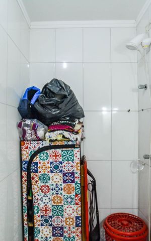 Casa à venda com 89m², 2 quartos e 2 vagas Casa à venda com 89m², 2 quartos e 2 vagasBanheiro Corredor