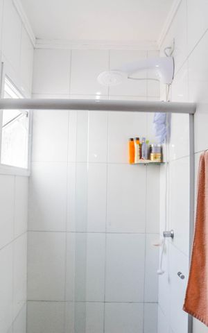 Casa à venda com 89m², 2 quartos e 2 vagas Casa à venda com 89m², 2 quartos e 2 vagasBanheiro da Suíte