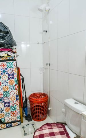 Casa à venda com 89m², 2 quartos e 2 vagas Casa à venda com 89m², 2 quartos e 2 vagasBanheiro Corredor