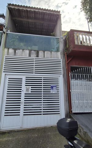 Casa à venda com 89m², 2 quartos e 2 vagas Casa à venda com 89m², 2 quartos e 2 vagasFachada