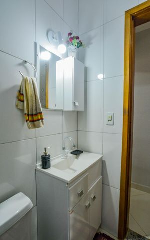 Casa à venda com 89m², 2 quartos e 2 vagas Casa à venda com 89m², 2 quartos e 2 vagasBanheiro Corredor