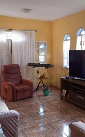 Casa à venda com 136m², 3 quartos e 3 vagas