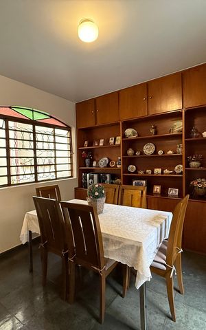 Casa à venda com 225m², 4 quartos e 5 vagas