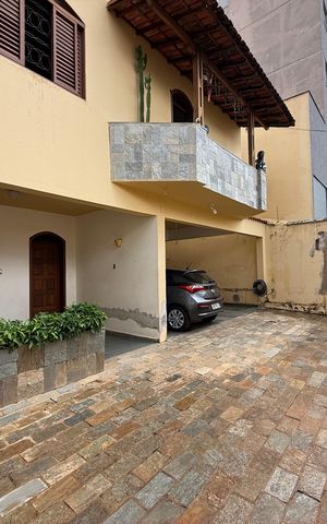 Casa à venda com 225m², 4 quartos e 5 vagas