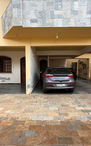 Casa à venda com 225m², 4 quartos e 5 vagas