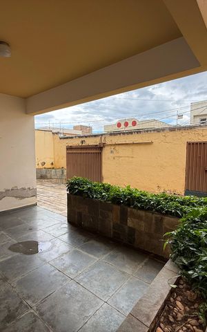 Casa à venda com 225m², 4 quartos e 5 vagas