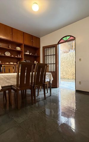 Casa à venda com 225m², 4 quartos e 5 vagas