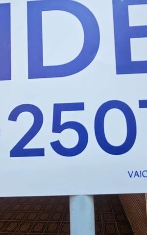 Casa à venda com 164m², 2 quartos e 2 vagas Casa à venda com 164m², 2 quartos e 2 vagasFachada - plaquinha