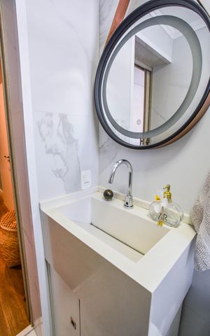 Apartamento à venda com 129m², 2 quartos e 2 vagas Apartamento à venda com 129m², 2 quartos e 2 vagasBanheiro da Suíte