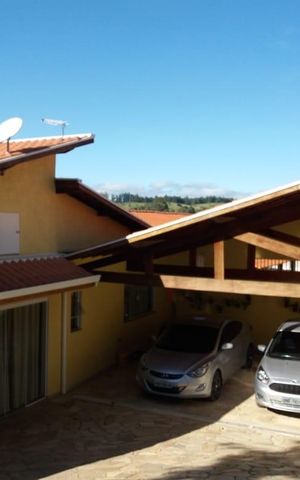 Casa à venda com 736m², 3 quartos e 4 vagasFachada