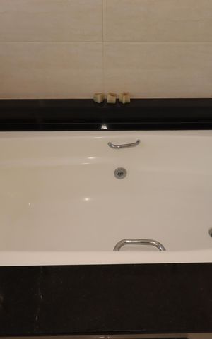 Casa à venda com 354m², 4 quartos e 6 vagasBanheiro da Suíte - Banheira
