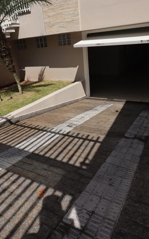 Casa à venda com 354m², 4 quartos e 6 vagasEntrada da Garagem