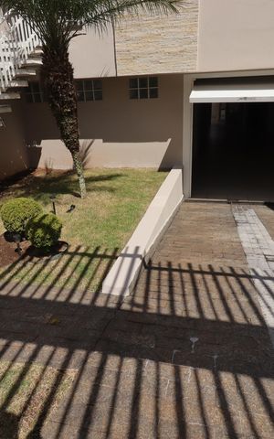 Casa à venda com 354m², 4 quartos e 6 vagasEntrada da Garagem