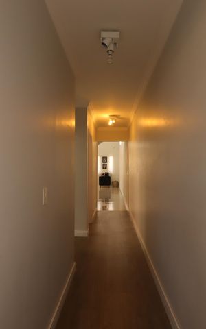 Casa à venda com 354m², 4 quartos e 6 vagasCorredor