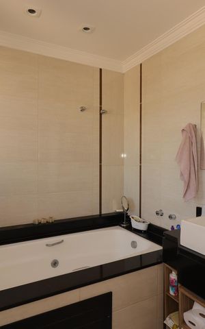 Casa à venda com 354m², 4 quartos e 6 vagasBanheiro da Suíte