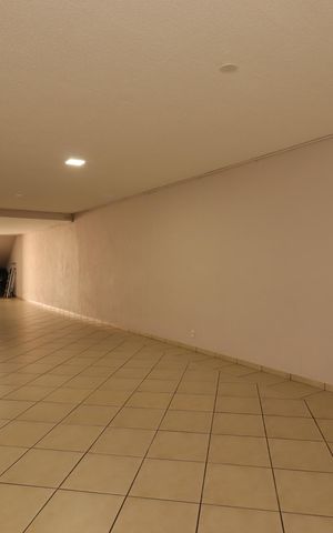 Casa à venda com 354m², 4 quartos e 6 vagasGaragem