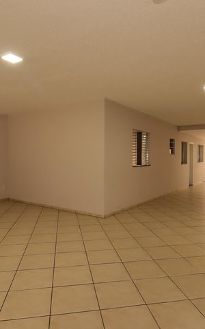 Casa à venda com 354m², 4 quartos e 6 vagasGaragem
